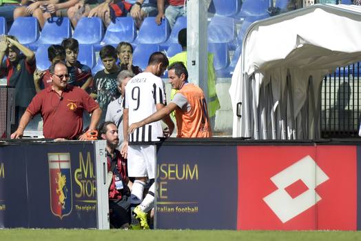 Lo spagnolo non ce la fa e al 22' è costretto a uscire, lasciando il posto a Pereyra. LaPresse